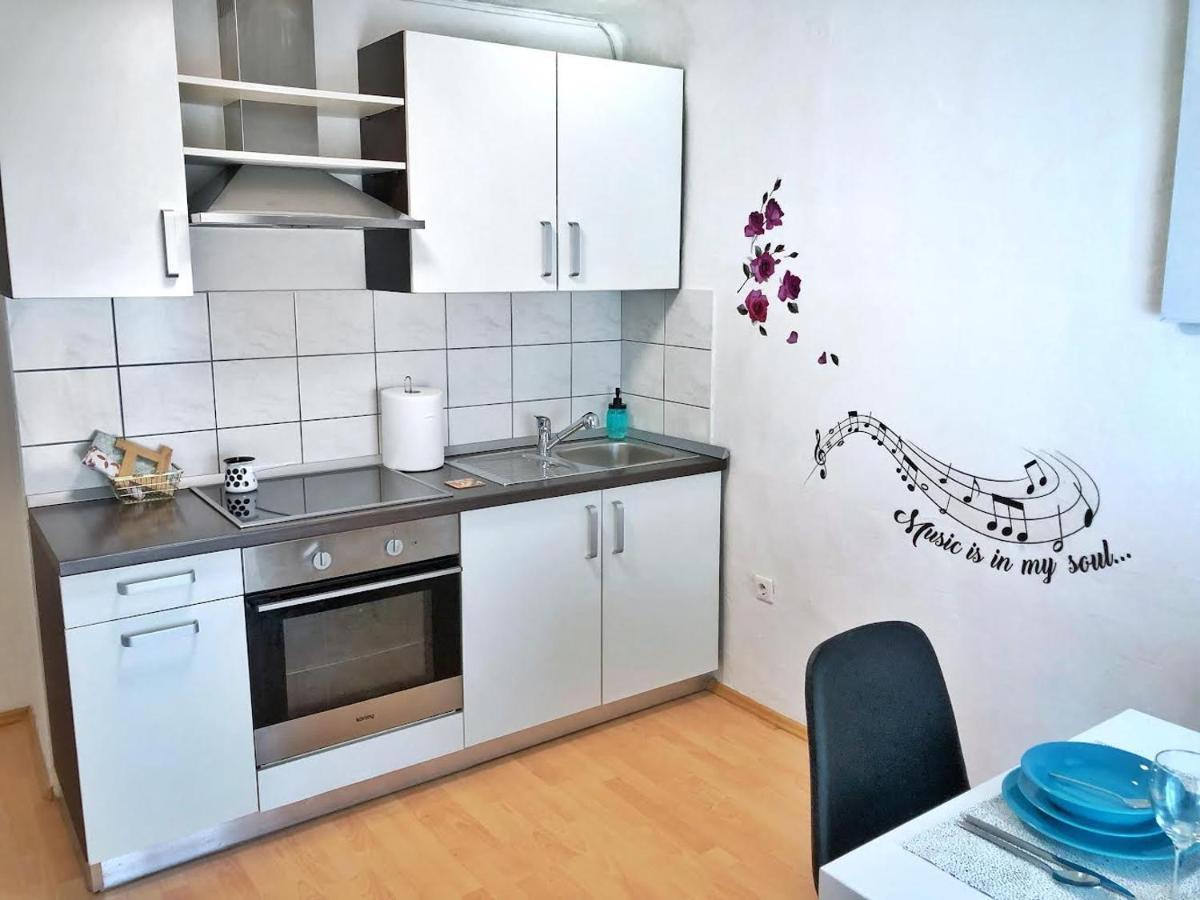 1Br Apartment On The Most Beautiful Street In Ljubljana Center Екстер'єр фото
